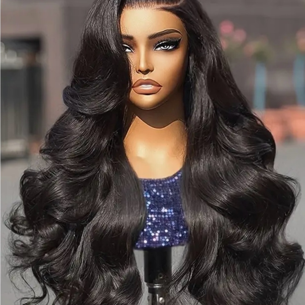 Luxurious Black Wavy Hair Wig